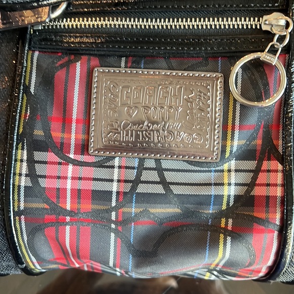 Coach poppy design purse
A few stains on liner. See photos - Picture 3 of 9